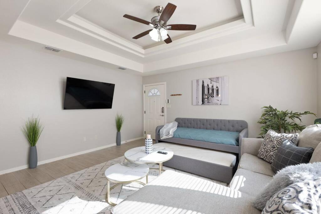 Cozy 3 Bed 2 Bath Apartment, Near Shopping Plazas, Expressway And Free Parking Edinburg Exterior photo