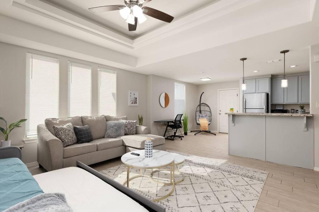 Cozy 3 Bed 2 Bath Apartment, Near Shopping Plazas, Expressway And Free Parking Edinburg Exterior photo