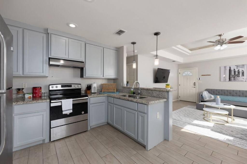 Cozy 3 Bed 2 Bath Apartment, Near Shopping Plazas, Expressway And Free Parking Edinburg Exterior photo